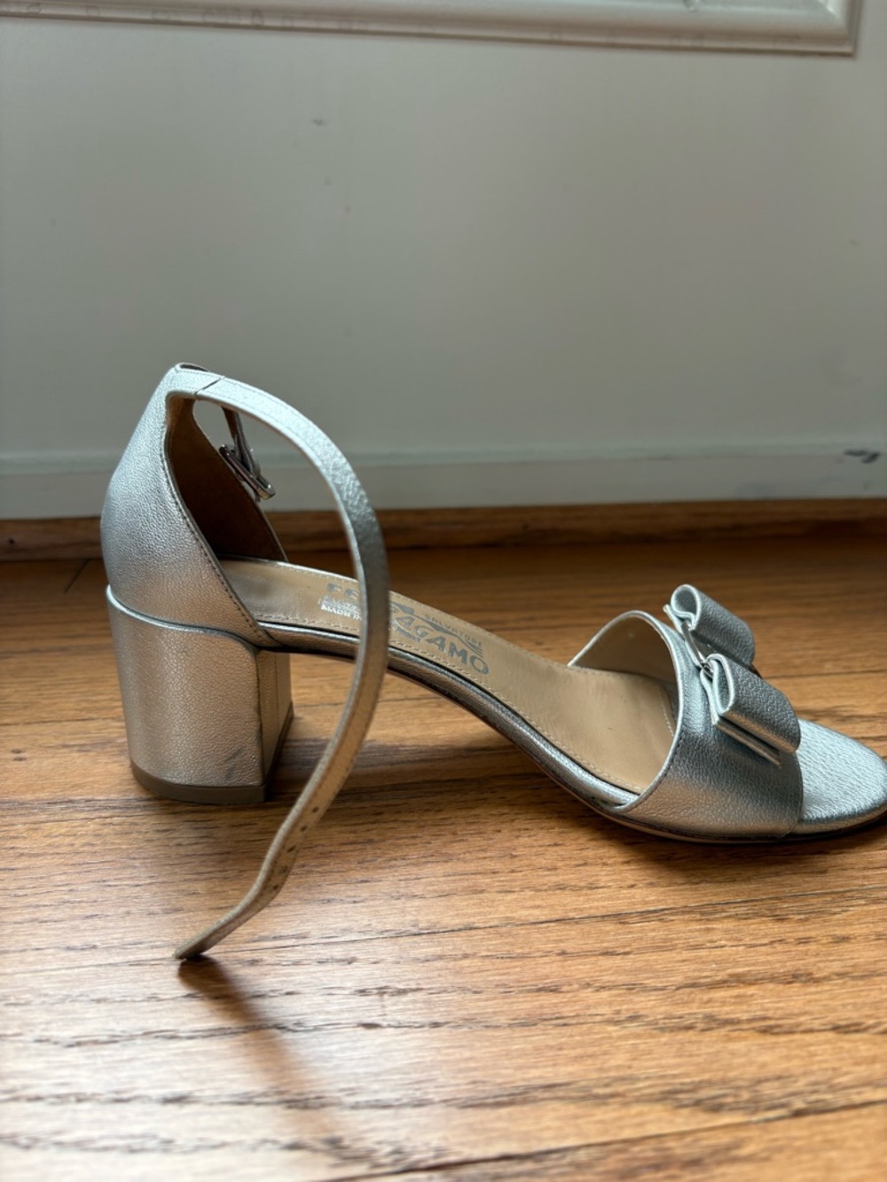 Salvatore Ferragamo Silver Open-Toe Block Heel Sandals with Bow Detail - Picture 5 of 9
